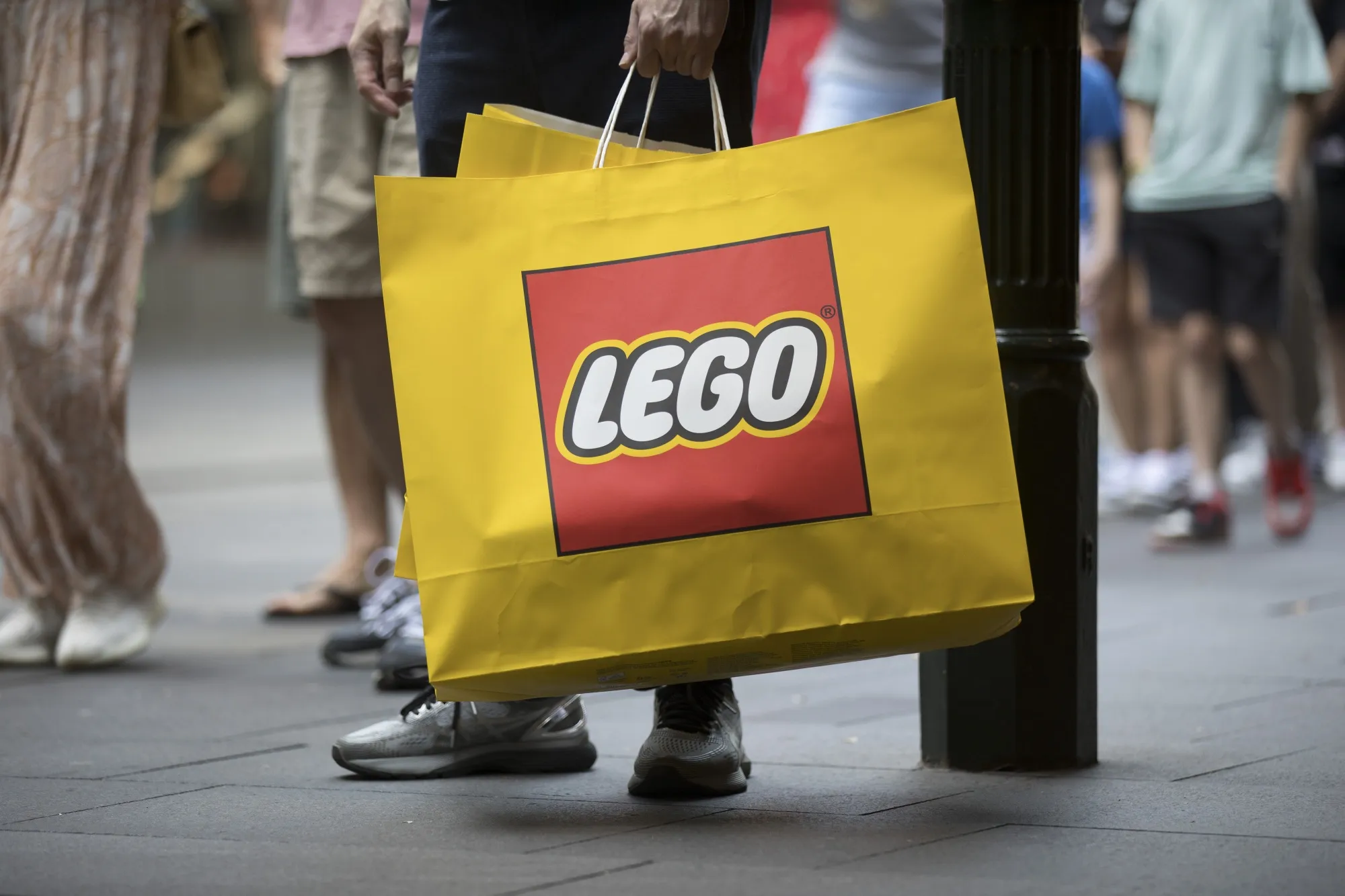 LEGO-store-bag-ebrix